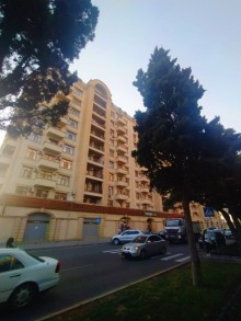 Razinde Beynəlxalq bank, Bazar Store binası  Yeni Tikili, -1