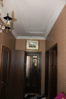 Xırdalanda avtobus dayanacağına yaxin Həyət evi, -14