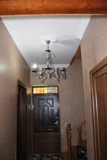 Xırdalanda avtobus dayanacağına yaxin Həyət evi, -19