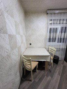 Stansiya Razin köhnə tikili binada 2 otaqlı mənzil  almaq, -8