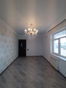 Bakixanovda İcra hakimiyyətinin yaxınlığı köhnə tikili binada 2 otaqlı mənzil, -4
