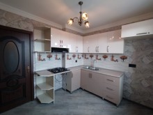Bakixanovda İcra hakimiyyətinin yaxınlığı köhnə tikili binada 2 otaqlı mənzil, -5