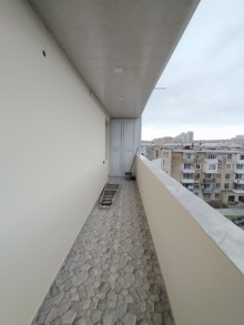 Bakixanovda İcra hakimiyyətinin yaxınlığı köhnə tikili binada 2 otaqlı mənzil, -13