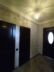 Bakixanovda İcra hakimiyyətinin yaxınlığı köhnə tikili binada 2 otaqlı mənzil, -15