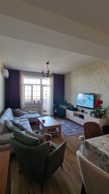 Razin Benəlxalq bankın yanı yeni tikili binada 3 otaqlı mənzil, -2