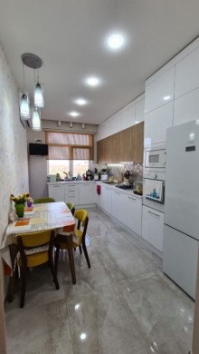 Razin Benəlxalq bankın yanı yeni tikili binada 3 otaqlı mənzil, -9