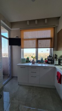 Razin Benəlxalq bankın yanı yeni tikili binada 3 otaqlı mənzil, -17