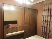 Xirdalanda Yeni Tikili heyet evinin 1 ci mertebesinde ev satilir, -4