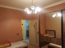 Xirdalanda Yeni Tikili heyet evinin 1 ci mertebesinde ev satilir, -5