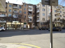 28 May Metrosu yaxinliginda,Amerika Sefirliyi yaninda Köhnə Tikili, -12