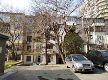 28 May Metrosu yaxinliginda,Amerika Sefirliyi yaninda Köhnə Tikili, -13