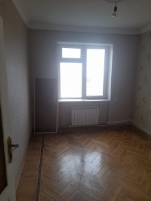 Bakıxanov qəsəbəsi mərkəzdə Köhnə Tikili, -2