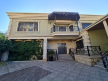 Yasamalda 4 sotda 2 mertebeli villa satılır