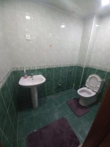 Həzi Aslanov metrosunun çıxışında KFC arxasinda Yeni Tikili, -8
