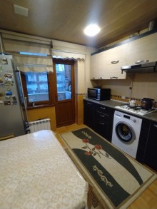 Əhmədli metrosunun yaxınlığında (Eurolux və Baku Electronics mağazalarının arxası) Köhnə Tikili, -5