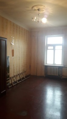 Bakıxanov Sərham marketin yaxınlığı köhnə tikili, -1