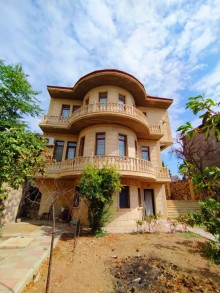 Bakixanovda  elit küçələrin birində Villa satılır, -1