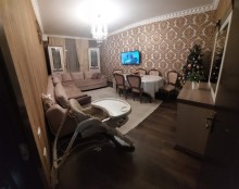8 Noyabr Prospekti, Zərifə parkının yanında Köhnə Tikili, -1