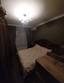 8 Noyabr Prospekti, Zərifə parkının yanında Köhnə Tikili, -8