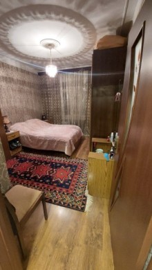Əhmədli metrosu yaxınlığında DYP-nin yanında  Köhnə Tikili, -2