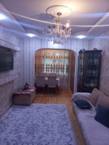 Bakıxanov qəsəbəsi İcra hakimiyyətinin yanı köhnə tikili, -1