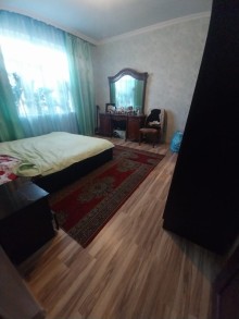 Hövsan yolunun üstündə Həyət evi, -9