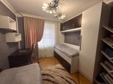 Ukrayna dairəsindən yuxarıda, Nəsrəddin Tusi küçəsində Köhnə Tikili, -3