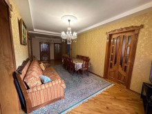 Ukrayna dairəsindən yuxarıda, Nəsrəddin Tusi küçəsində Köhnə Tikili, -6