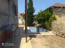 buzovna qesebesinde denize geden yolda Həyət evi, -19