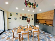 Mərdəkan qəsəbəsində əşyalı 4 otaqlı həyət evi satılır – 170 m² villa, hovuzlu, -7