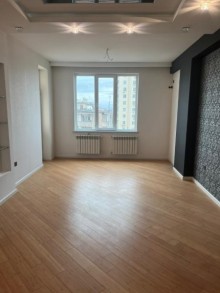 Satılır Yeni Tikili Binəqədi.r, 9-cu mikrorayon, Memar Əcəmi.m, -1