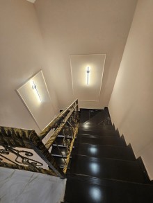 Şüvəlanda 1.5 sot torpaq sahəsində həyət evi satılır. Həyətin sahəsi 1.5 sot, -8
