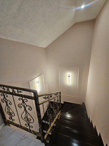 Şüvəlanda 1.5 sot torpaq sahəsində həyət evi satılır. Həyətin sahəsi 1.5 sot, -10