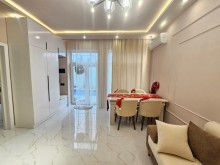 Şüvəlanda 1.5 sot torpaq sahəsində həyət evi satılır. Həyətin sahəsi 1.5 sot, -12