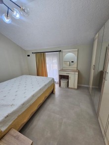 Şüvəlanda 1.5 sot torpaq sahəsində həyət evi satılır. Həyətin sahəsi 1.5 sot, -18
