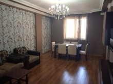 Bakıxanov qəsəbəsində 2 otaqlı təmirli mənzil satılır, -1