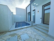 Şüvəlanda 1 mərtəbəli, hovuzlu ev satılır, 2.6 sot torpaq sahəsi,140 m², -5