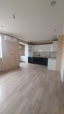 Bakıxanovda köhnə tikili binada 3 otaqlı mənzil icarəyə verilir, -1