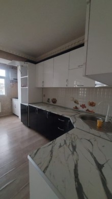 Bakıxanovda köhnə tikili binada 3 otaqlı mənzil icarəyə verilir, -2