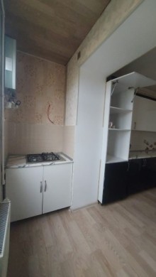 Bakıxanovda köhnə tikili binada 3 otaqlı mənzil icarəyə verilir, -4