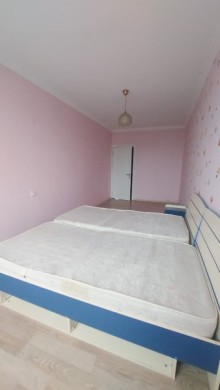 Bakıxanovda köhnə tikili binada 3 otaqlı mənzil icarəyə verilir, -10