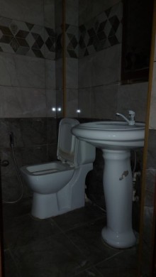 Bakıxanovda köhnə tikili binada 3 otaqlı mənzil icarəyə verilir, -17