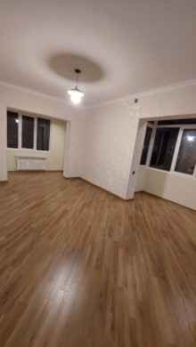 8-ci mikrorayonda əla təmirli 2 otaqlı Satılır Köhnə Tikili, -1