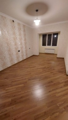 8-ci mikrorayonda əla təmirli 2 otaqlı Satılır Köhnə Tikili, -4