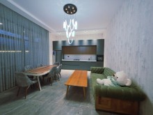 Mərdəkanda 8 sot torpaq sahəsində yerləşən 230 m²-lik villa satılır, -14