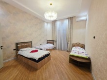 Mərdəkanda 8 sot torpaq sahəsində yerləşən 230 m²-lik villa satılır, -17