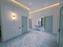 Mərdəkanda 8 sot torpaq sahəsində yerləşən 230 m²-lik villa satılır, -18