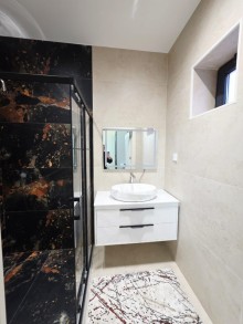 Şüvəlanda 3 sotda tam əşyalı modern 4 otaqlı ev satılır – 160 m², -19