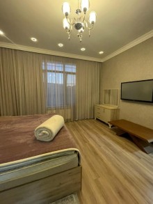 Badamdarda Botanika Bağına yaxın 2 mərtəbəli 5 otaqlı villa satılır, -8
