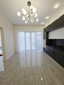 Şüvəlan qəsəbəsində 4 otaqlı modern, hovuzlu ev satılır — çıxarışlı, ipotekaya yararlı, -7